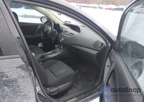 2011 Mazda Mazda3 I Sport z USA, uszkodzony, nr VIN JM1BL1UG8B1461067